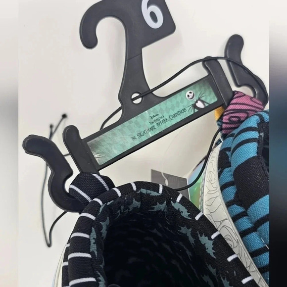 Women's Disney Ground Up Nightmare Before Christmas Hi Top Sneaker Size 6 - Picture 4 of 12